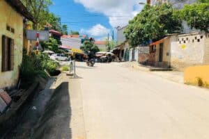 Chợ Cóc Cầu Ngầm, nằm trên mặt Trần Quang Khải